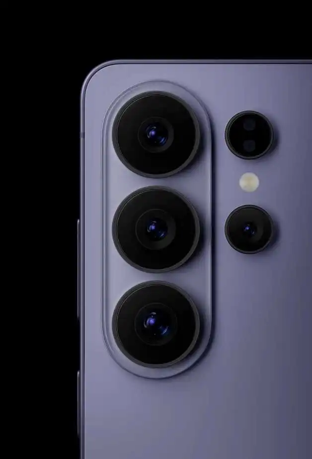 Galaxy S26 Ultra hátlapi kameramoduljának közeli képe.